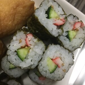 カニカマときゅうりの細巻寿司